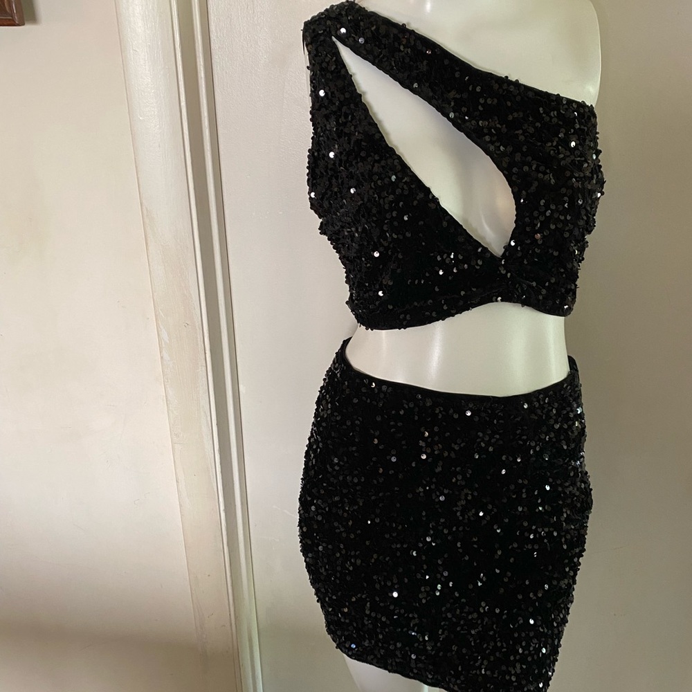 2-piece black sequin set